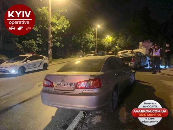 В Киеве из-за поворота на большой скорости произошло ДТП с возгоранием