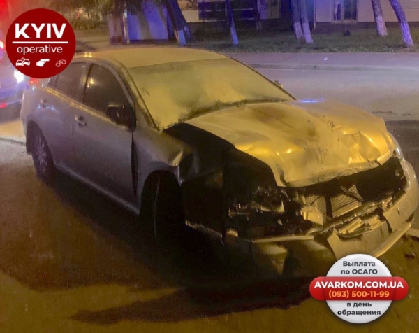В Киеве из-за поворота на большой скорости произошло ДТП с возгоранием