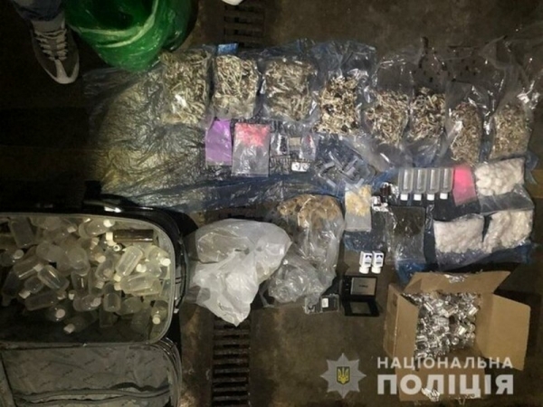 В Киеве ликвидировали интернет-магазин, торговавший наркотиками В Киеве ликвидировали интернет-магазин, торговавший наркотиками