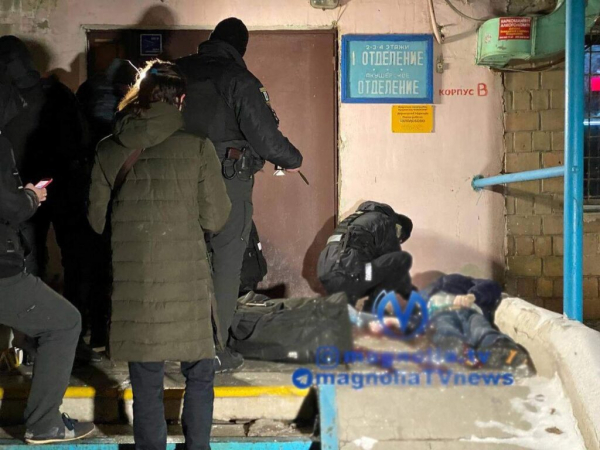 В Киеве на крыльце больницы застрелился мужчина В Киеве на крыльце больницы застрелился мужчина