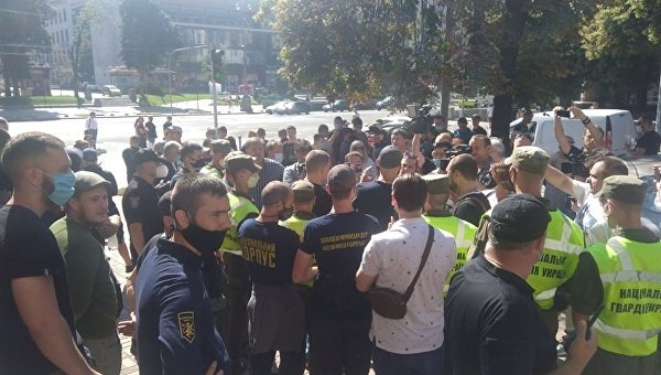 В Киеве националисты напали на журналистов телеканала КРТ. У телеканала отобрали лицензию на вещание В Киеве националисты напали на журналистов телеканала КРТ. У телеканала отобрали лицензию на вещание