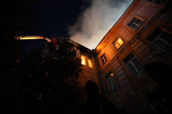 В Киеве ночью пылало здание гимназии восточных языков В Киеве ночью пылало здание гимназии восточных языков