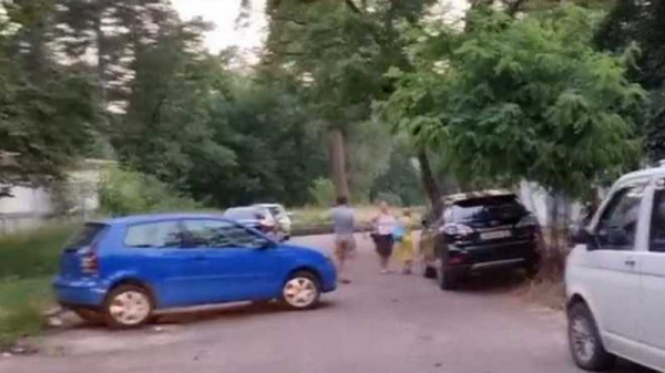 В Киеве пьяный подросток-ром протаранил три авто: защищать его приехал целый табор В Киеве пьяный подросток-ром протаранил три авто: защищать его приехал целый табор