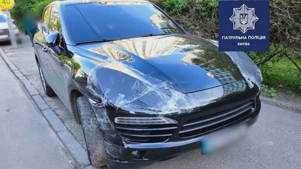 В Киеве пьяный водитель Porsche без документов устроил тройное ДТП В Киеве пьяный водитель Porsche без документов устроил тройное ДТП