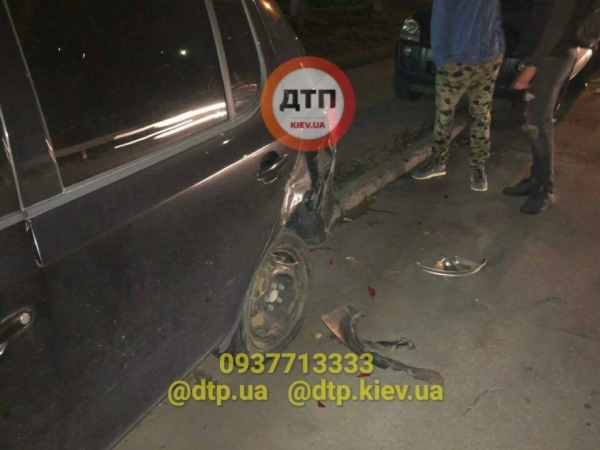 В Киеве пьяный водитель протаранил три авто и попытался свалить вину на жену В Киеве пьяный водитель протаранил три авто и попытался свалить вину на жену