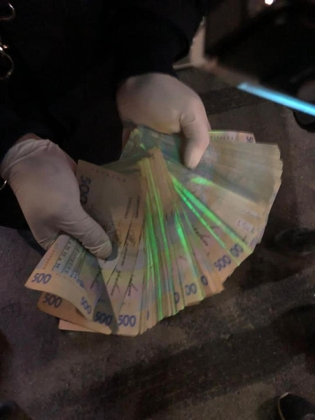 В Киеве полицейские вымогали 250 тысяч гривен несуществующего долга В Киеве полицейские вымогали 250 тысяч гривен несуществующего долга
