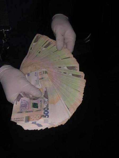 В Киеве полицейские вымогали 250 тысяч гривен несуществующего долга В Киеве полицейские вымогали 250 тысяч гривен несуществующего долга