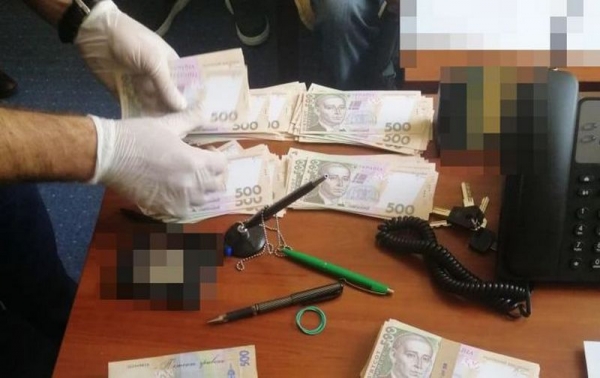 В Киеве проректор частного университета требовал крупную взятку за поступление В Киеве проректор частного университета требовал крупную взятку за поступление