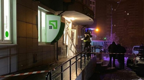 В Киеве в отделении Приватбанка прогремел взрыв
