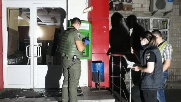В Киеве взорвали банкомат: злоумышленников разыскивают В Киеве взорвали банкомат: злоумышленников разыскивают