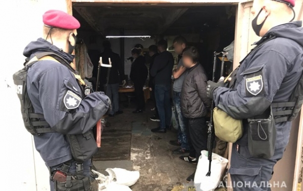 В Киевской области задержали банду "полицейских" В Киевской области задержали банду "полицейских"