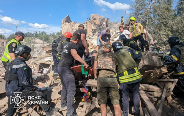 В Кривом Роге растет число жертв ракетного удара В Кривом Роге растет число жертв ракетного удара