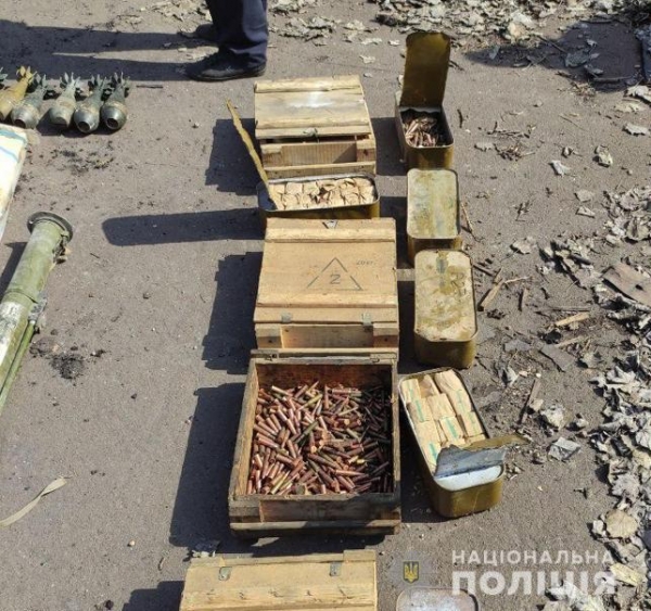 В Мариуполе на территории заброшенного завода обнаружили схрон боеприпасов В Мариуполе на территории заброшенного завода обнаружили схрон боеприпасов