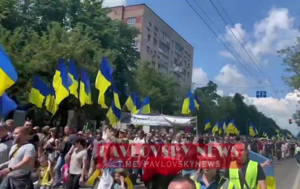 В Мариуполе прошел Марш украинских сил В Мариуполе прошел Марш украинских сил