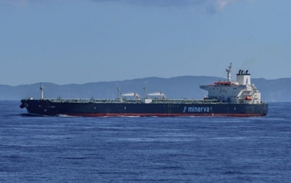 В море застряли 14 танкеров с российской нефтью из-за санкций США - СМИ В море застряли 14 танкеров с российской нефтью из-за санкций США - СМИ