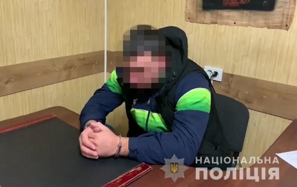 В Одессе пьяная компания напала на полицейского и отобрала его пистолет В Одессе пьяная компания напала на полицейского и отобрала его пистолет