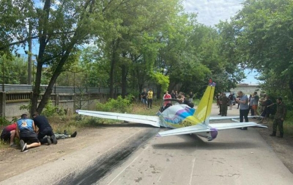 В Одессе упал двухместный самолет