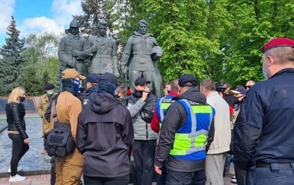 В полиции рассказали о нарушениях, зафиксированных в День памяти В полиции рассказали о нарушениях, зафиксированных в День памяти