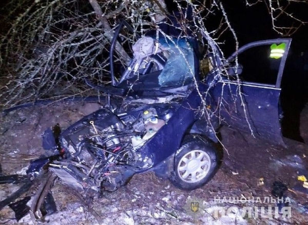 В Ровенской области в ДТП погиб подросток, угнавший авто у родственника В Ровенской области в ДТП погиб подросток, угнавший авто у родственника