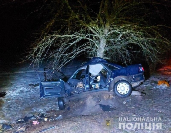 В Ровенской области в ДТП погиб подросток, угнавший авто у родственника В Ровенской области в ДТП погиб подросток, угнавший авто у родственника