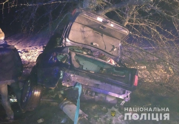 В Ровенской области в ДТП погиб подросток, угнавший авто у родственника В Ровенской области в ДТП погиб подросток, угнавший авто у родственника