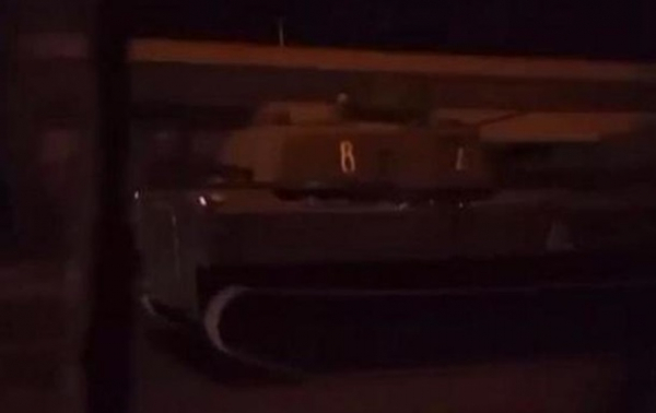 В Сети появились видео передвижений военной техники в Донецке В Сети появились видео передвижений военной техники в Донецке