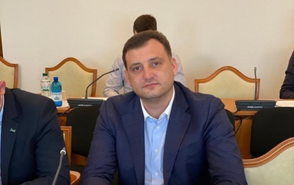 В Слуге народа отреагировали на скандал с "пьяным" нардепом В Слуге народа отреагировали на скандал с "пьяным" нардепом