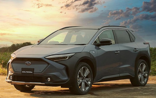 В Subaru представили первый серийный электромобиль