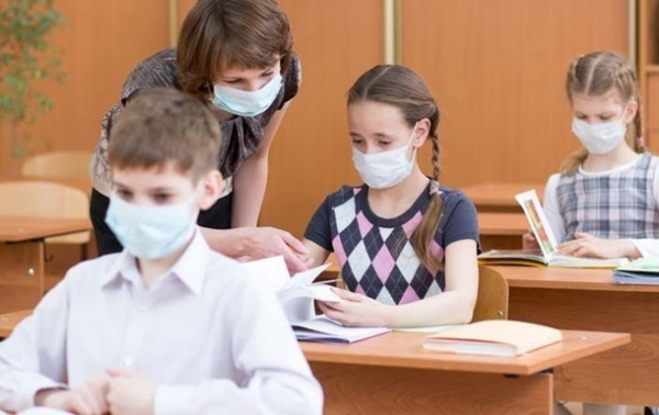 В Украине отстранили 2800 непривитых учителей В Украине отстранили 2800 непривитых учителей