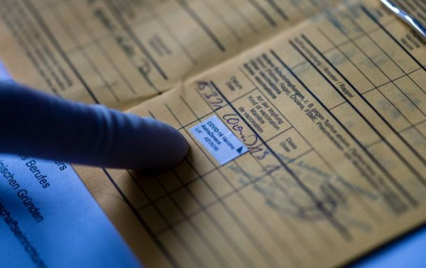 В Украине появятся зеленые и желтые сертификаты о вакцинации: в чем разница В Украине появятся зеленые и желтые сертификаты о вакцинации: в чем разница