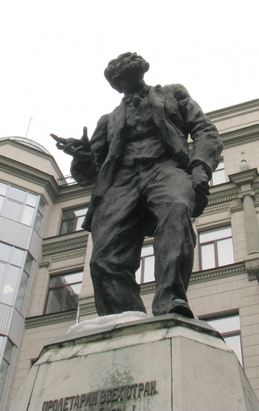 Вацлав Воровский: главная улица Киева и странный памятник в Москве Вацлав Воровский: главная улица Киева и странный памятник в Москве