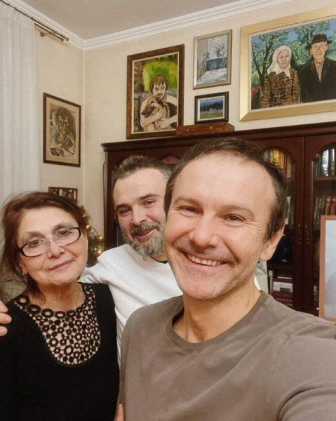 Вакарчук во Львове колядовал с вертепом Вакарчук во Львове колядовал с вертепом