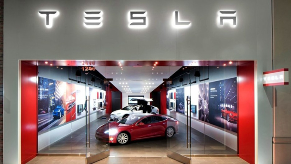 Вандализм в автосалоне Tesla в Белфасте Вандализм в автосалоне Tesla в Белфасте