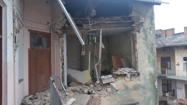 Во Львове из-за взрыва обвалилась часть жилого дома Во Львове из-за взрыва обвалилась часть жилого дома