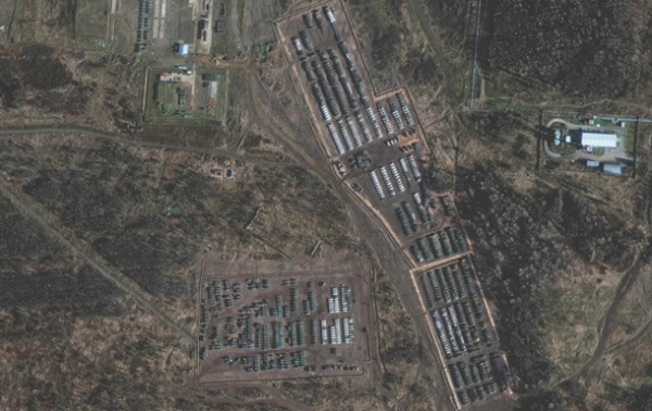 Войска РФ у границ Украины. Запад видит, Киев нетСюжет