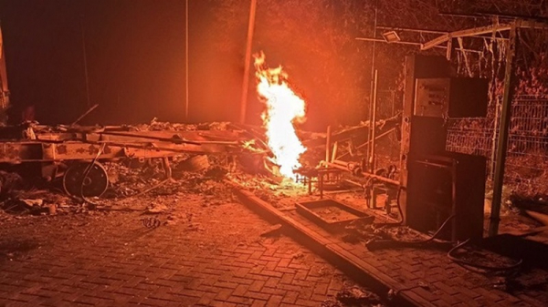 Взрыв на АЗС под Харьковом попал на видео: пожар тушат второй день Взрыв на АЗС под Харьковом попал на видео: пожар тушат второй день