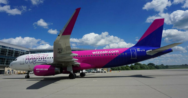 Wizz Air отменяет десятки авиарейсов из Украины Wizz Air отменяет десятки авиарейсов из Украины