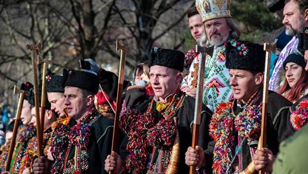 Западная Украина между двумя Рождествами: Зеленский в «Буковеле», тонна героина во Львове и рост коммунальных тарифов везде Западная Украина между двумя Рождествами: Зеленский в «Буковеле», тонна героина во Львове и рост коммунальных тарифов везде