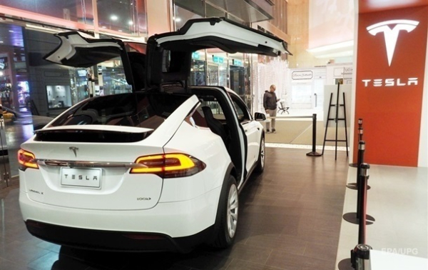 Завод Tesla в Германии остановил работу из-за поджога - СМИ