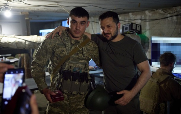Зеленский на передовой. Продвижение ВСУ на ЮгеСюжет Зеленский на передовой. Продвижение ВСУ на ЮгеСюжет