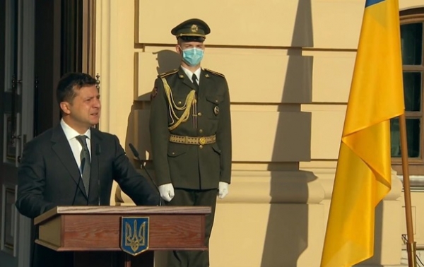 Зеленский назвал армию залогом мира в Украине Зеленский назвал армию залогом мира в Украине