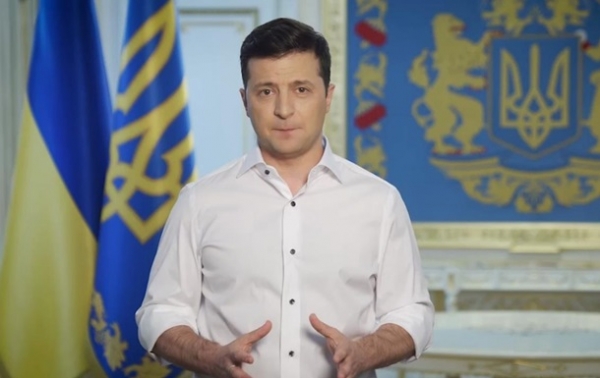 Зеленский передал "пламенный привет" мэру Черкасс Зеленский передал "пламенный привет" мэру Черкасс