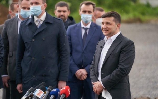 Зеленский предлагает отменять визы для туристов Зеленский предлагает отменять визы для туристов