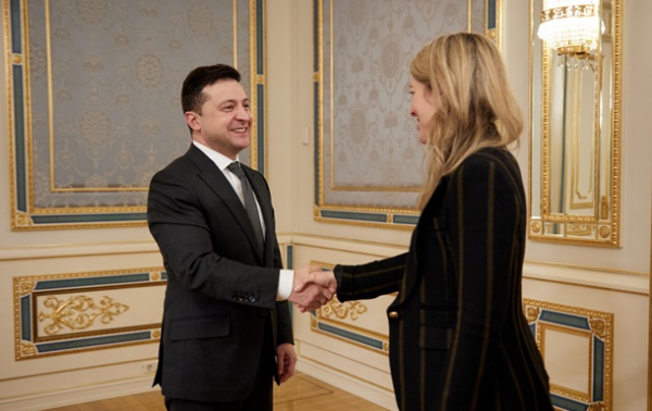 Зеленский провел переговоры с главой МИД Канады Зеленский провел переговоры с главой МИД Канады