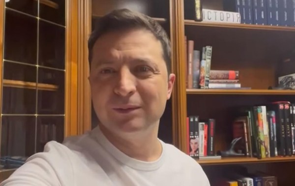 Зеленский записал обращение к украинцам Зеленский записал обращение к украинцам