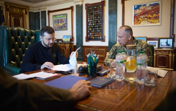 Зеленский заслушал доклады командующих ВСУ и ГУР Зеленский заслушал доклады командующих ВСУ и ГУР