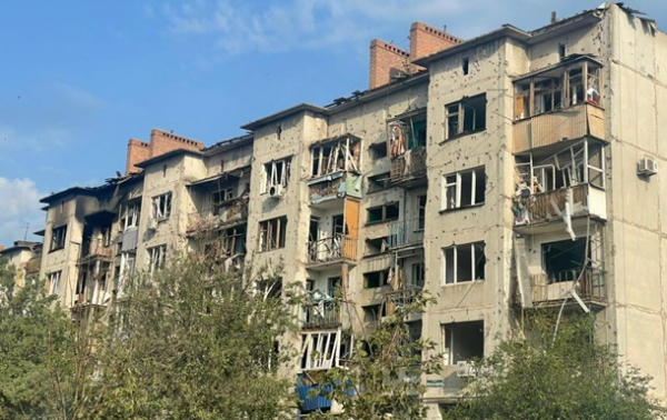 Жители Славянска продолжают покидать город Жители Славянска продолжают покидать город